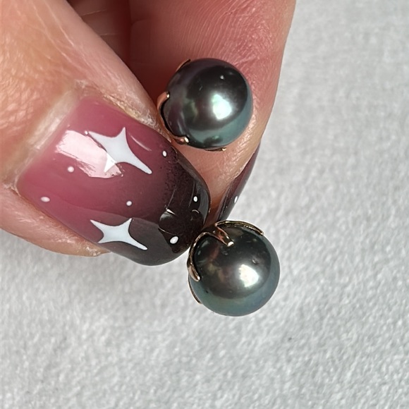 Black Pearl Stud Earrings - Picture 12 of 13